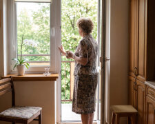 Córka namówiła mnie na Turcję - "all inclusive, mamo, nic nie będziesz robić". Bilet zapłaciłam sama, cztery tysiące dwieście. Na miejscu okazało się, że śpię w pokoju z wnukami, a oni z zięciem w drugim budynku
