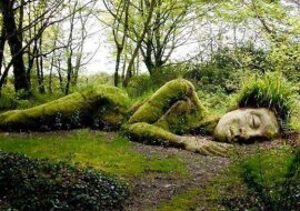 Oszałamiająca rzeźba, która zmienia swój wygląd w zależności od pory roku