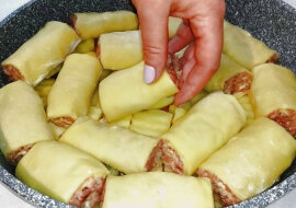 Wspaniały obiad lub kolacja, przygotowana z prostych produktów na patelni. Bardzo smacznie