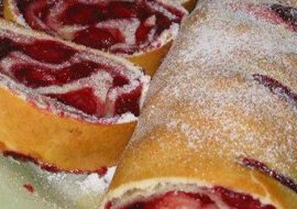 Strudel wiśniowy to idealne ciasto do herbaty