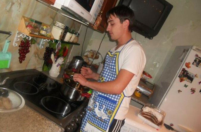 "Nie do mężczyzny należy gotowanie jedzenia!": Teściowa zobaczyła mojego męża robiącego mi śniadanie