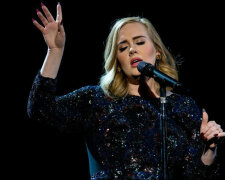 Adele pojawiła się przed kamerą w eleganckim stroju i potwierdziła dawne plotki