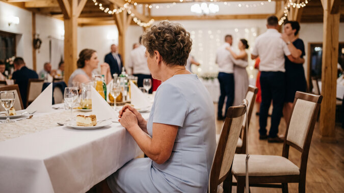 Syn skończył politechnikę, córka jest pielęgniarką. Wychowałam ich na drugiej zmianie w przędzalni, ojciec nie dołożył złotówki. Na weselu syna usłyszałam, jak mówi przy wódce: "dobre geny, po mnie"