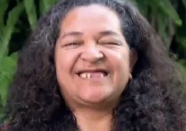 Kobieta postanowiła radykalnie zmienić swój wygląd dla swoich dzieci, a styliści odmłodzili ją o 10 lat