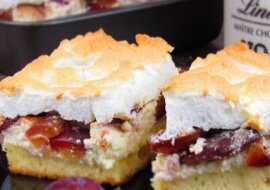 Miękkie i delikatne ciasto z serem i śliwkami