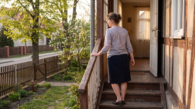 Trzynaście lat temu mąż wyprowadził się do koleżanki z pracy i zostawił mnie z kredytem na dom. Spłaciłam go sama, co do złotówki. W zeszłym tygodniu zadzwonił
