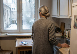 Przez dziesięć lat co miesiąc wysyłałam bratu pieniądze do Anglii - mówił, że ledwo wiąże koniec z końcem. W zeszłym roku przyjechał mercedesem, z nową żoną i w garniturze, który kosztował więcej niż moja emerytura za pół roku