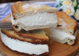 Piekę ciasto „Karpatka”: jest jeszcze szybsze i łatwiejsze niż pieczenie naleśników