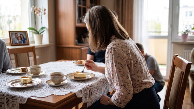 Na imieninach mama oznajmiła przy stole, że dom przepisała na brata - "Iwona sobie poradzi, a Leszek ma trójkę dzieci". Nikt nie zapytał, co ja na to. Piec i okna w tym domu są z mojej odprawy, z 2023
