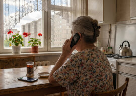 Syn kupił mi na urodziny nowy telefon. Ładny, drogi. Po tygodniu okazało się, że zainstalował aplikację, która przesyła mu listę moich połączeń