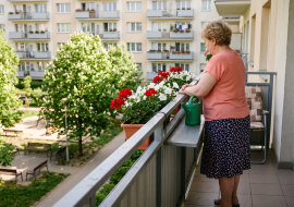 Córka w wakacje ustawiła mi w telefonie aplikację banku, "żebyś nie musiała chodzić na pocztę z rachunkami, mamo". W październiku przyszło z banku pismo: zaległość w limicie na koncie, do spłaty 4 312 złotych. Żadnego limitu nigdy nie brałam