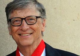 Proces rozwodowy nie wpłynął najlepiej na miliardera: jak wygląda Bill Gates na spacerze z córką