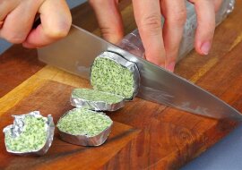 Kolejny pomysł, jak przechowywać koperek przez kilka miesięcy: nadaje się do makaronów i ziemniaków, piure, zapiekanek i po prostu do chleba