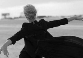 „Upadła, wstała, poszła”: pięć zasad dorosłej kobiety