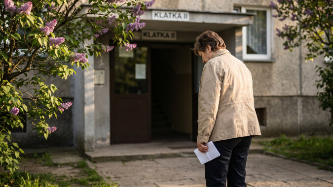 Mąż przez lata mówił, że nie dostał podwyżki. Po jego śmierci syn pojechał do kadr po świadectwo pracy. Okazało się, że od 2012 roku zarabiał prawie dwa razy tyle, ile przynosił do domu
