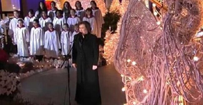 Magiczne wykonanie znanej kolędy przez dziecięcy chór i Susan Boyle
