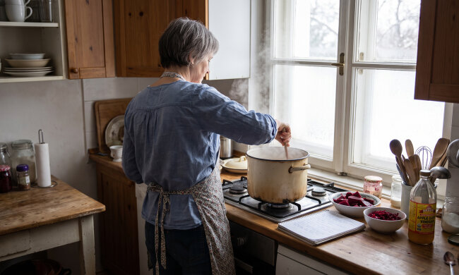 Synowa ogłosiła, że w tym roku święta robią z cateringu - "nowocześnie, mamo, bez stania przy garach". W Wigilię rano zadzwoniła: czy mam może barszcz, bo ten dowieziony jak woda