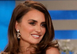 Francuski szyk i hiszpańska magia: wiecznie młoda Penelope Cruz w skórzanej sukience Chanel