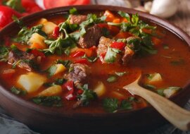 Węgierska zupa gulaszowa. Pycha