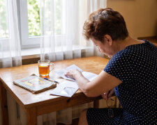 Mieszkanie po mamie w Sosnowcu sprzedawał brat, na moje pełnomocnictwo. Przelał mi sto sześć tysięcy, połowę. W czerwcu przyszło pismo, że według aktu notarialnego moja połowa to sto czterdzieści pięć tysięcy