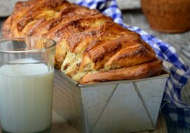 Przepis na placek drożdżowy. Bardzo prosty i w miarę szybki pomysł na wypiek praktycznie dla każdego