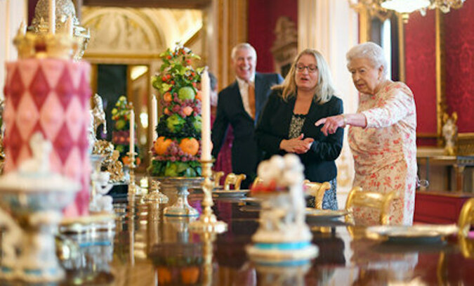 Obiad w pałacu: 7 produktów, których Elżbieta II zabroniła jeść swojej rodzinie