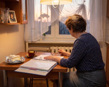 Na chrzcinach prawnuka mama wstała z kieliszkiem i ogłosiła, że dom pod Kockiem zapisała Marianowi - "bo Marian ma syna, nazwisko zostanie". Wszyscy wypili. Podatek i węgiel za ten dom od 2017 roku płacę ja.
