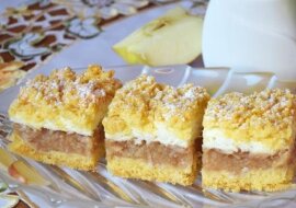 Szarlotka z bezą i kruszonką. Bardzo prosta do przygotowania