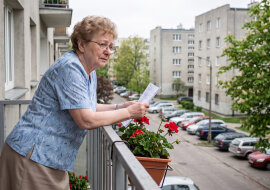 Przez dwadzieścia lat odkładałam po sto pięćdziesiąt złotych miesięcznie, a kartę do konta trzymała córka, "bo mama zgubi". W marcu potrzebowałam pieniędzy na prywatną operację zaćmy i córka przyniosła wydruk z bankomatu: 312 złotych