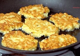 Przygotowanie naleśników jabłkowych: dużo jabłek i tylko trochę mąki