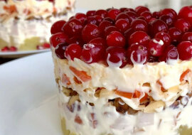 Pyszna i piękna sałatka z piersią kurczaka i orzechami