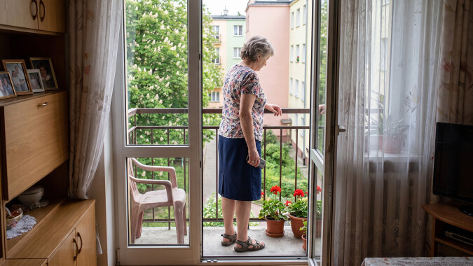 Kiedy syn się rozwodził, zabronił mi trzymać z Anią, byłą synową - "to obca osoba". Ania i tak w każdą środę zostawia mi pod drzwiami mleko i pieczywo. W moje urodziny zapukała z wnukami. Syn nie zadzwonił