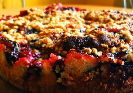 Niesamowity przepis na niemieckie ciasto. Owoce i chrupiąca kruszonka to bezbłędne połączenie