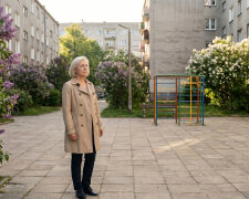 Syn co miesiąc wpłaca tysiąc złotych na moje konto. Wszyscy w rodzinie mówią, jaki wspaniały syn. Nikt nie wie, że to ja mu przelałam sto pięćdziesiąt tysięcy na mieszkanie osiem lat temu