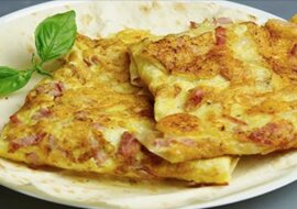 Szybkie śniadanie z cienkiego lawasza. Pysznie i obficie