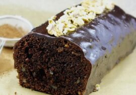 Murzynek na oleju z orzechami. Szybkie i wilgotne ciasto