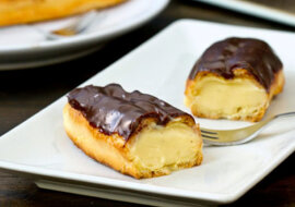 Eklery z kremem Custard i polewą czekoladową