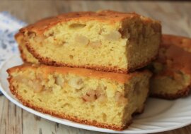 Nauczyłam się, jak przygotować placek z rzadkiego ciasta, aby nadzienie nie opadło na dno