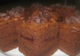 Bardzo delikatny i puszysty czekoladowy biszkopt do herbaty