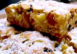 Delikatna, miękka i bardzo aromatyczna szarlotka na szybko