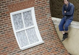 Albo dach się zsuwa, albo przesuwa się ściana: niezwykły dom