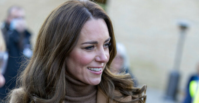 Kate Middleton i Prince William odwiedzili szpital w Lancashire i spotkali terapeutę-szczeniaka