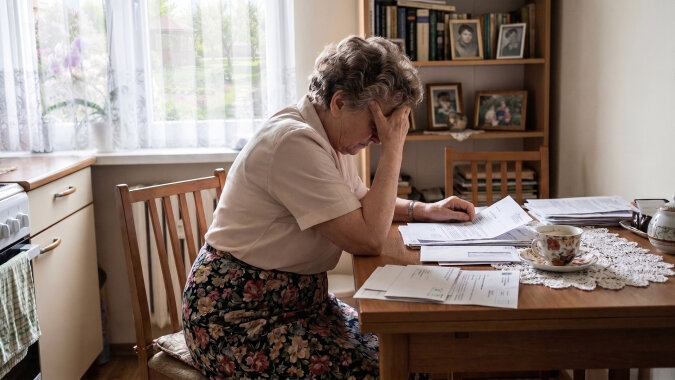 Mama przepisała dom na brata - powiedziała mi po wszystkim, we wtorek, kiedy rozpakowywałam jej zakupy: "nie gniewaj się, ty zawsze sobie radziłaś, a Andrzej ma dzieci". Radzę sobie: od rozwodu sama, w kawalerce