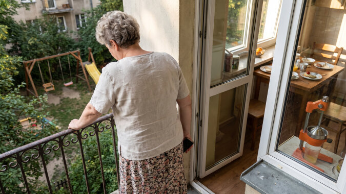Mąż odszedł do młodszej dwanaście lat temu. W środę zadzwoniła jego siostra: młodsza wystawiła mu walizki na klatkę i wymieniła zamki, pyta, czy przyjmę go "na tydzień, masz przecież miejsce"