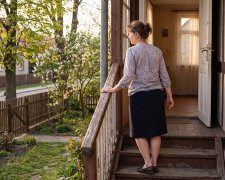 Trzynaście lat temu mąż wyprowadził się do koleżanki z pracy i zostawił mnie z kredytem na dom. Spłaciłam go sama, co do złotówki. W zeszłym tygodniu zadzwonił