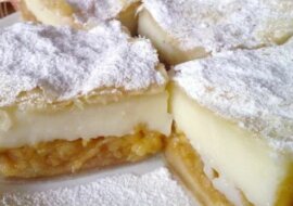 Zwykła szarlotka może stać się wyjątkowa, jeśli dodasz do niej... budyń