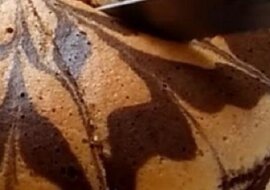 Takiego ciasta jeszcze nie znasz. Marmurkowe ciasto "gąbka" to hit tego sezonu