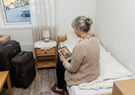 Sprzedałam swoje mieszkanie i zamieszkałam z synem. Umowa była prosta - ja pomagam z wnukami, on zapewnia mi dach nad głową. Po dwóch latach syn się rozwodził