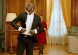 Ten odcinek można oglądać w kółko: taniec Drissa z filmu „Nietykalni”