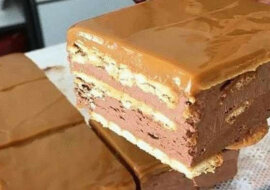 Tort czekoladowy bez pieczenia: przepis krok po kroku